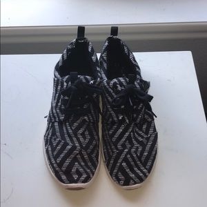 Toms Tribal Print Sneakers